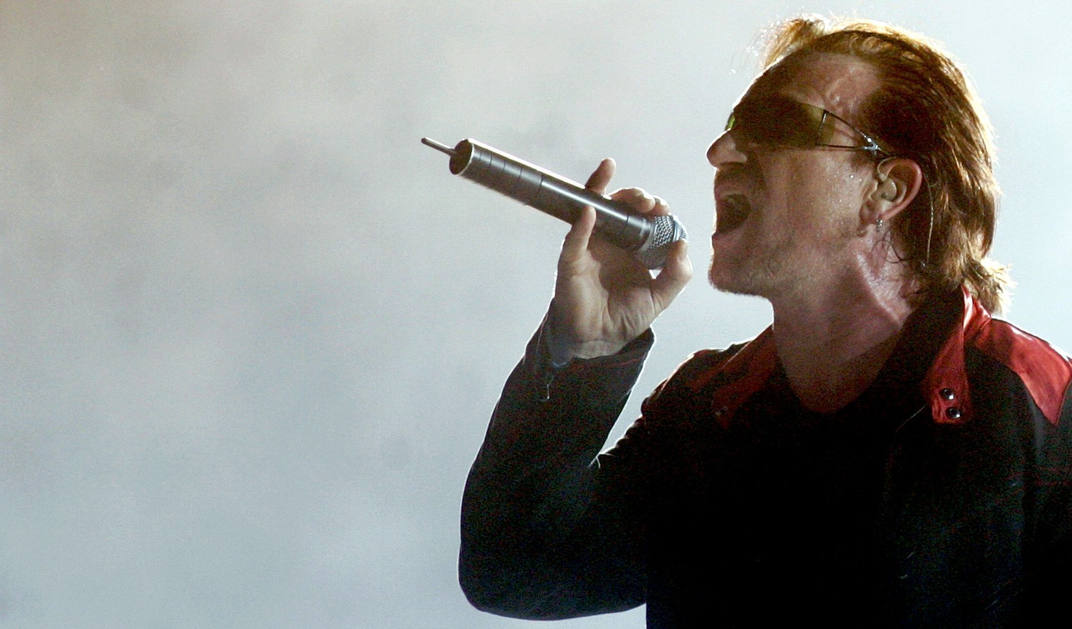 Bono při koncertu U2 v argentinském Buenos Aires 1. 3. 2006
