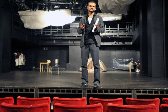 Dušan D. Pařízek je na archivním snímku ještě jako ředitel Divadla Komedie.
