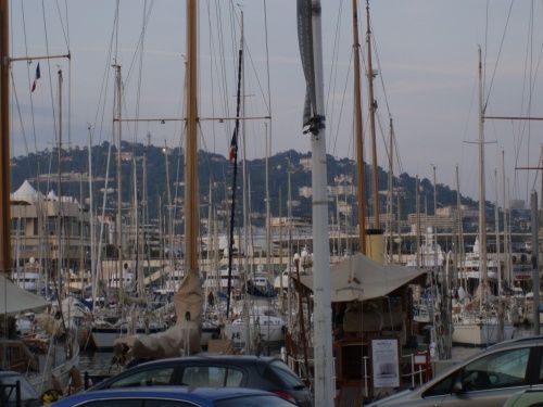 Cannes: V přístavu kotví jachty