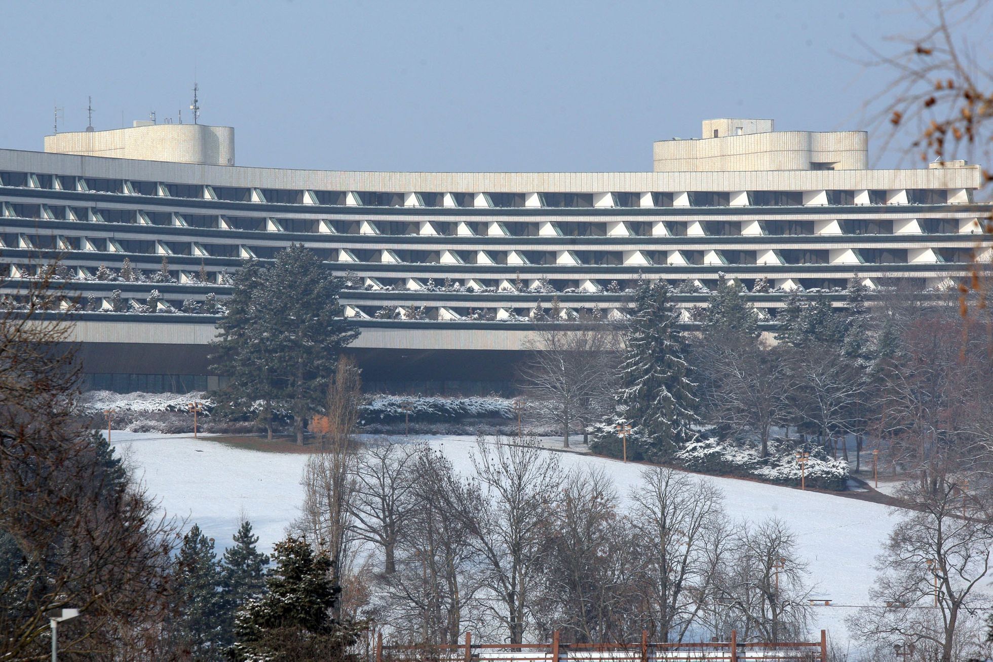 Bourání hotelu Praha