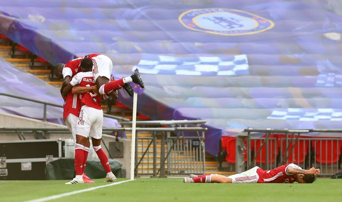 Pierre-Emerick Aubameyang slaví druhou branku v zápase