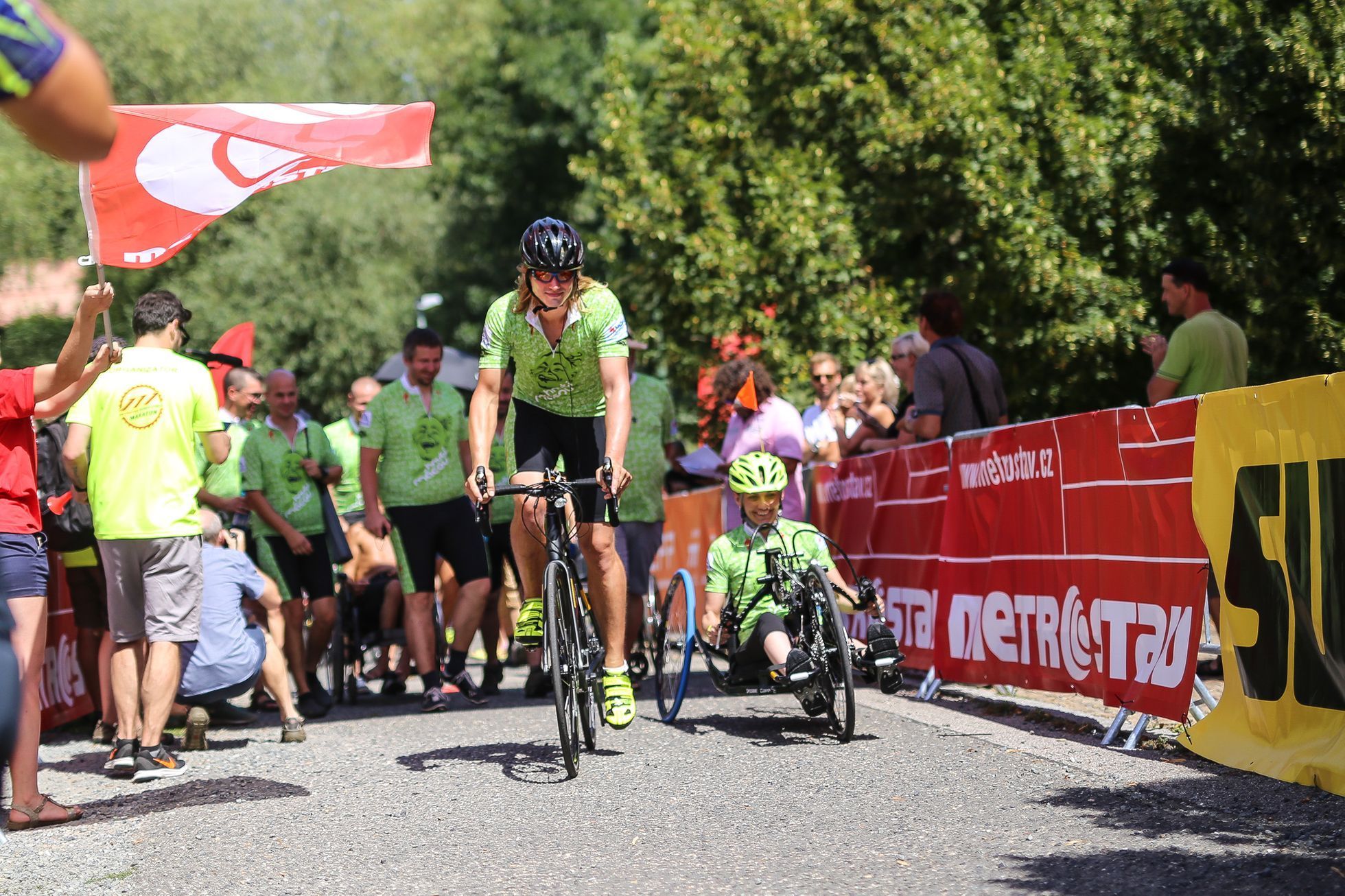 Handy cyklo maraton - start, Cesta za snem, tým Sananim a Bronec