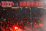 Kotel fanoušků Ajaxu před začátkem utkání s Hamburkem.