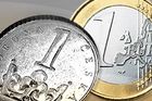 Koruna dál oslabuje, euro je nejdražší za pět let