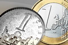 Koruna může oslabit až k 28 Kč za euro, říká Lízal z ČNB