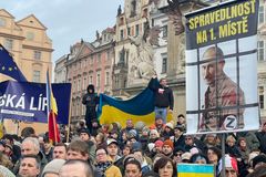 Chceme na Západ, říkali Ukrajinci v centru Prahy. Češi je přišli ve velkém podpořit