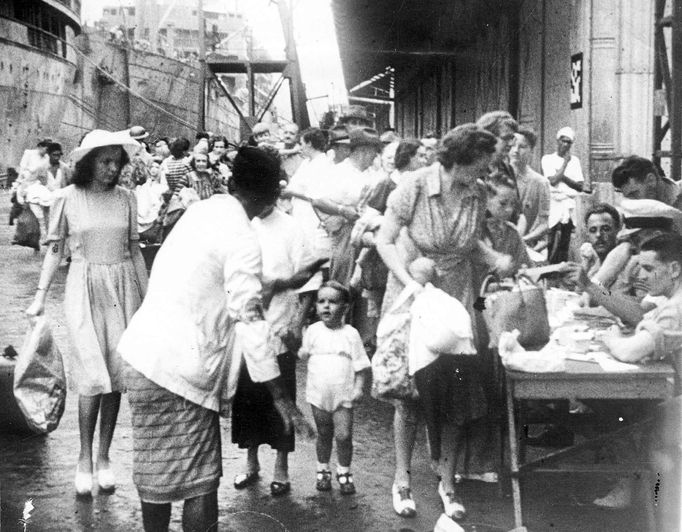 Poslední dny evakuace v Singapuru předtím, než město padlo do rukou Japonců, 1942.