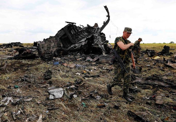 Ozbrojenci u trosek Il-76.