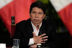 Peruánský exprezident Castillo čelí den po sesazení obvinění ze vzpoury a spiknutí
