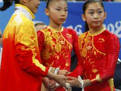 Další zlatý úspěch dosáhla Che kche-sin (uprostřed) v soutěži družstev