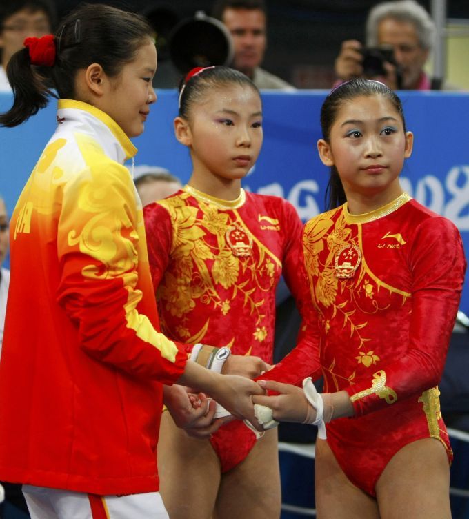 Čcheng Fei, Che Kche-sin a Ťiang Jü-jüan ze zlatého gymnastického družstva Číny