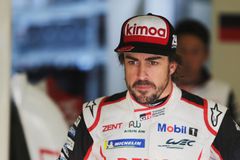 Premiéra jako hrom. Alonso pomohl Toyotě zlomit prokletí Le Mans a udělal další krok mezi legendy