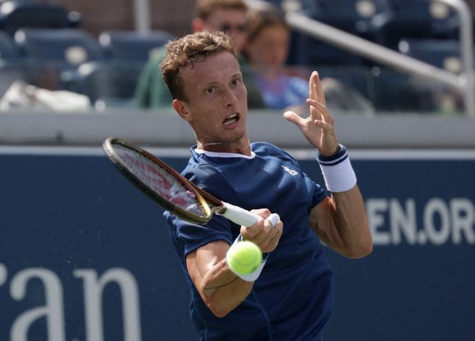 Jiří Lehečka v zápase 3. kola US Open s Raphaëlem Collignonem