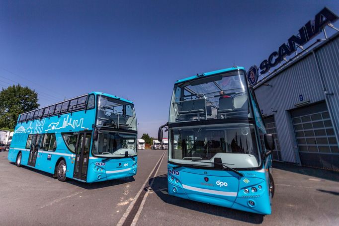 Představení dvoupodlažních autobusů, které chce město Ostrava v budoucnosti využívat k turistickým účelům.