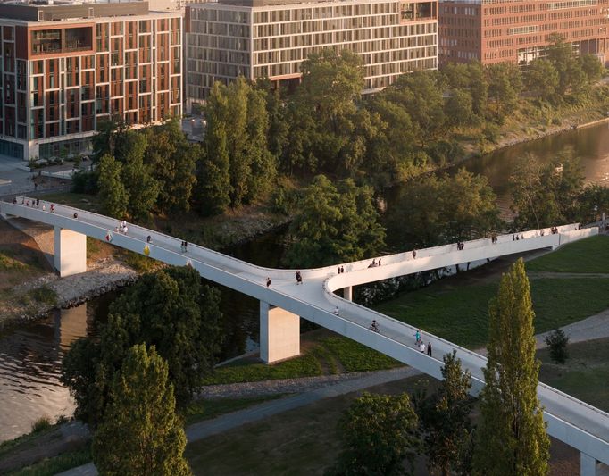 CenU společnosti VEKRA za nadčasové řešení s důrazem na skloubení estetické a užitné hodnoty získalo studio AI PRAHA za Štvanickou lávku v Praze.