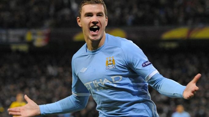 Reprezentant Bosny a Hercegoviny, Edin Džeko z Manchesteru City slaví vstřelený gól.