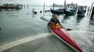 A man rows a kayak in front of flooded St. Mark's Square during a period of seasonal high water in Venice November 1, 2012. The water level in the canal city rose to 140 cm (55 inches) above normal, according to the monitoring institute. REUTERS/Manuel Silvestri (ITALY - Tags: ENVIRONMENT SOCIETY TPX IMAGES OF THE DAY) Published: Lis. 1, 2012, 2:21 odp.