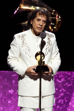 Zakir Hussain letos dostal hned tři ceny Grammy.