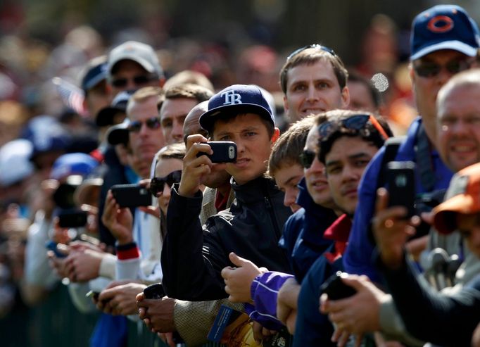 Fanoušci při zahájení golfového 39. Ryder Cupu v americkém Medinahu.