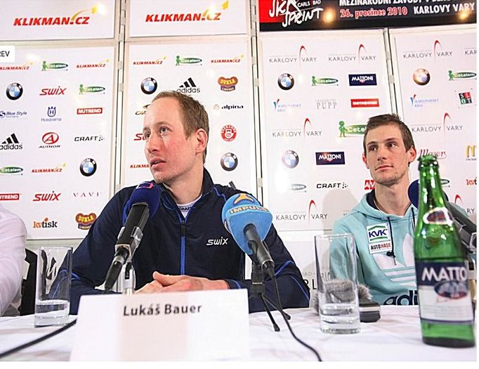 Tisková konference k závodům Carlsbad Ski Sprint: Zleva Lukáš Bauer a Martin Jakš