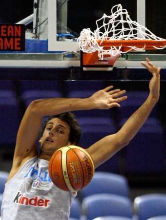 Marco Belinelli smečuje