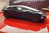 Aston Martin se již potřetí rozhodl vzkřísit označení Lagonda a po SUV a limuzíně přichází s hatchbackem, který si říká zkrátka jen Vision. Auto má nejen odvážné tvary, ale také elektrický pohon a autonomní řízení na úrovni čtyři. V určitých úsecích cesty tak dokáže jet bez jakýchkoliv zásahů řidiče. V plánu je sériová výroba, a to od roku 2021.