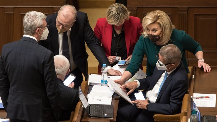 Pokud Rakušan zůstane ve vládě, ANO vyvolá hlasování o nedůvěře