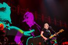 Roger Waters, vůdčí člen kapely Pink Floyd, přidal pro velký zájem další koncert v Praze