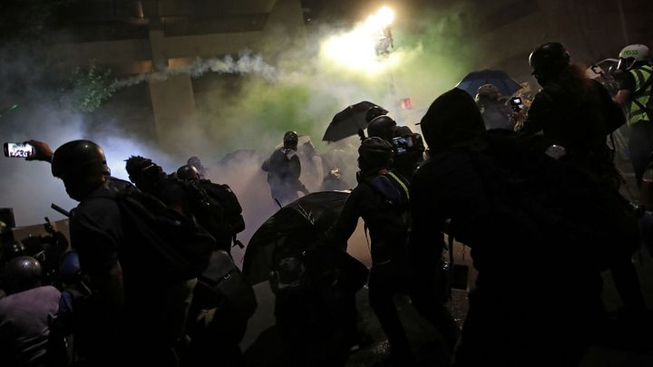 Po největší demonstraci Black Lives Matter je 21 raněných policistů a 45 zatčených