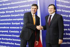 Váháním s podpisem Lisabonu si škodíte, varuje Barroso