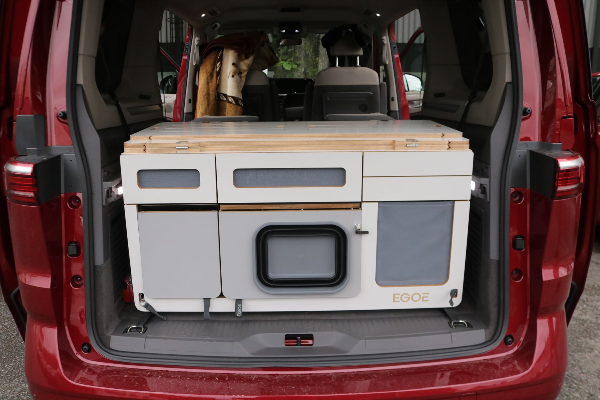Volkswagen T7 Multivan s vestavbou Egoe