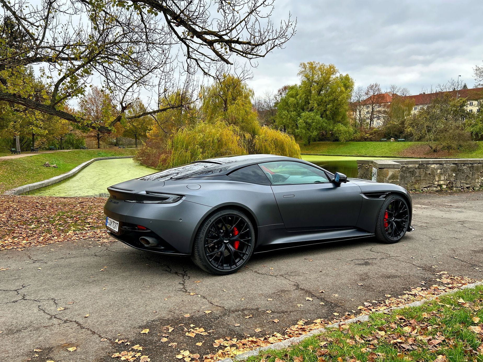 Aston Martin DB12