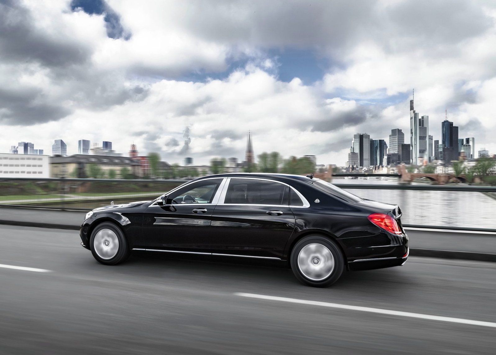 Mercedes-Maybach S600 Guard