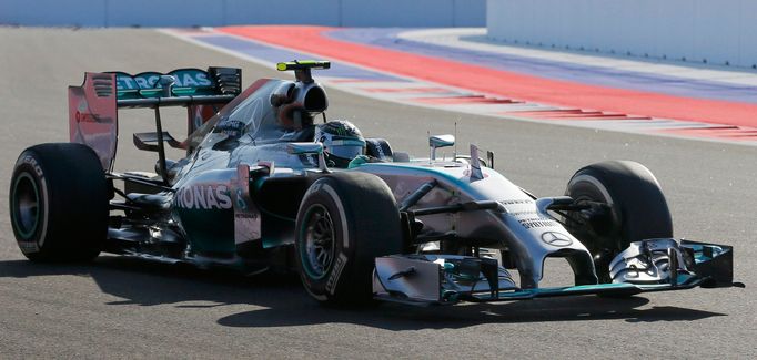 Mercedes Formula One driver Nico Rosberg of Germany takes a curve during the first Russian Grand Prix in Sochi October 12, 2014. REUTERS/Maxim Shemetov (RUSSIA - Tags: SP