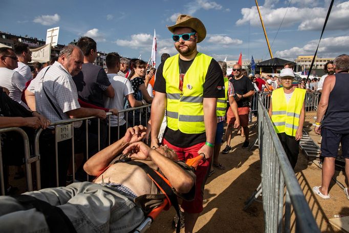 Demonstrace na Letné