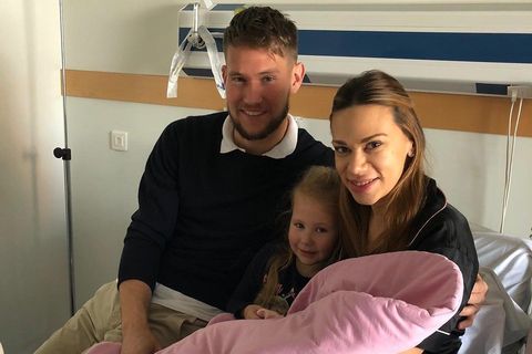 "Opět se nám změnil svět." Fotbalový brankář Vaclík má druhou dceru