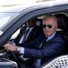 Joe Biden za volantem elektrického Fordu F-150 Lightning