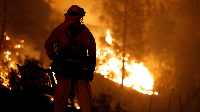 Lesní požár v Kalifornii.