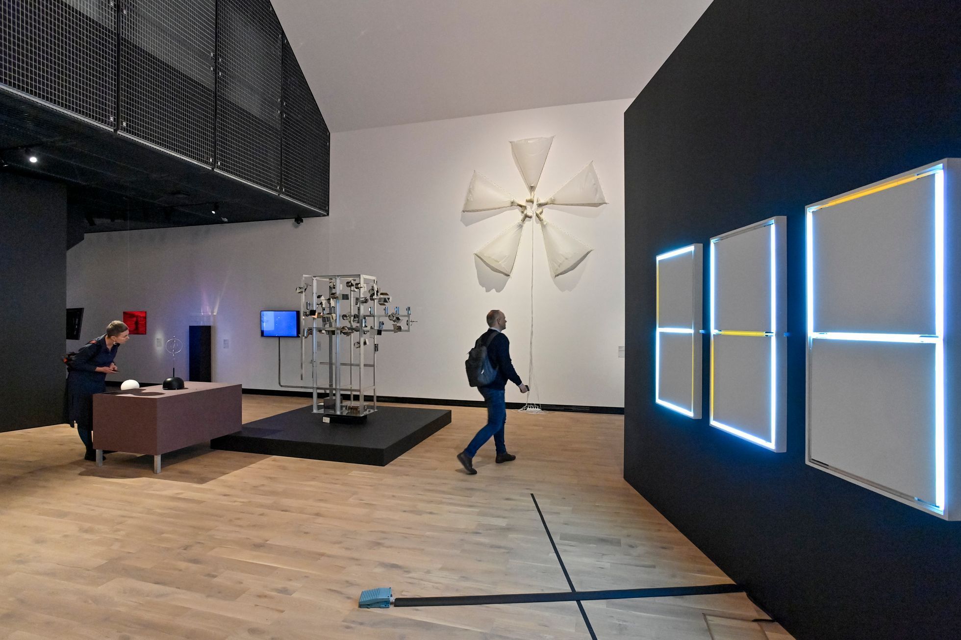 Kinetismus: 100 let elektřiny v umění