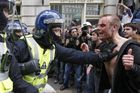 Video jako důkaz: Londýňana před smrtí napadla policie