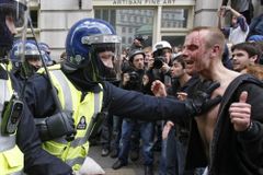 Video jako důkaz: Londýňana před smrtí napadla policie