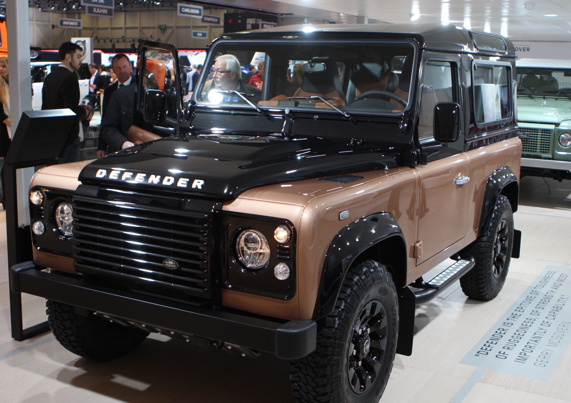 Land Rover Defender 1