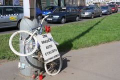 Cyklista zabitý autem bude mít pomník
