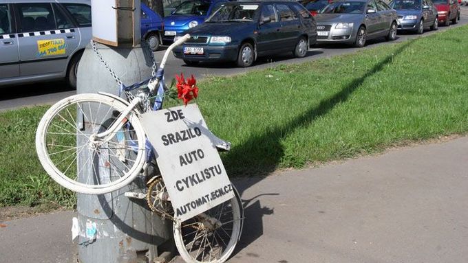 V roce 2006 na křižovatce zemřel cyklista Jan Bouchal.