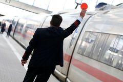 Cesta vlakem od prosince podraží. České dráhy zvýší cenu jízdenek o 15 procent