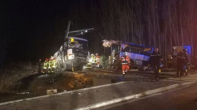 Nehoda školního autobusu s vlakem ve francouzském Millas.