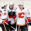 Bärtschi, Backlund a Hudler slaví gól Calgary Flames
