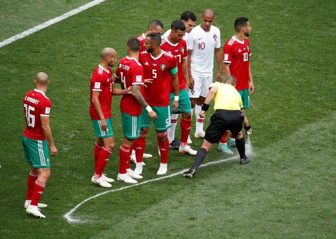 Rozhodčí Mark Geiger v zápase Portugalsko - Maroko na MS 2018