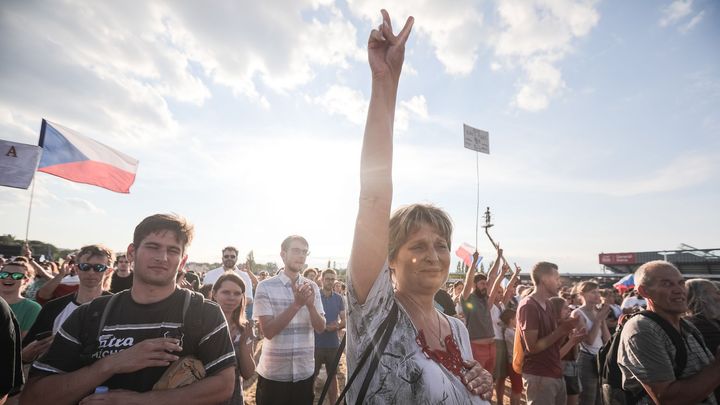 Ambasády se ptaly, jak mají “komunikovat” demonstrace. Doporučení stopl Úřad vlády
