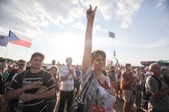Ambasády se ptaly, jak mají "komunikovat" demonstrace. Doporučení stopl Úřad vlády